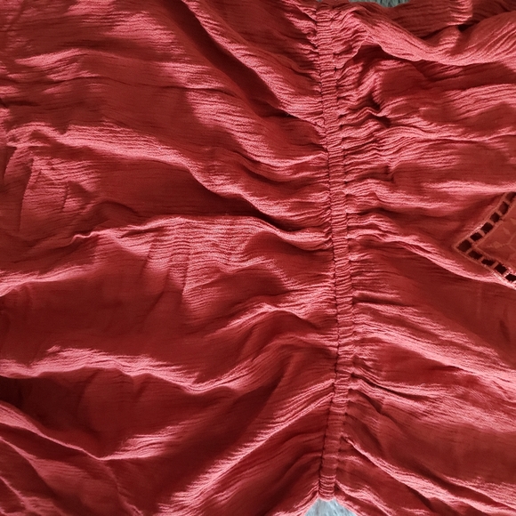 💖💖 NWOT Maurices cold shoulder top with cinched-waist - Picture 4 of 6